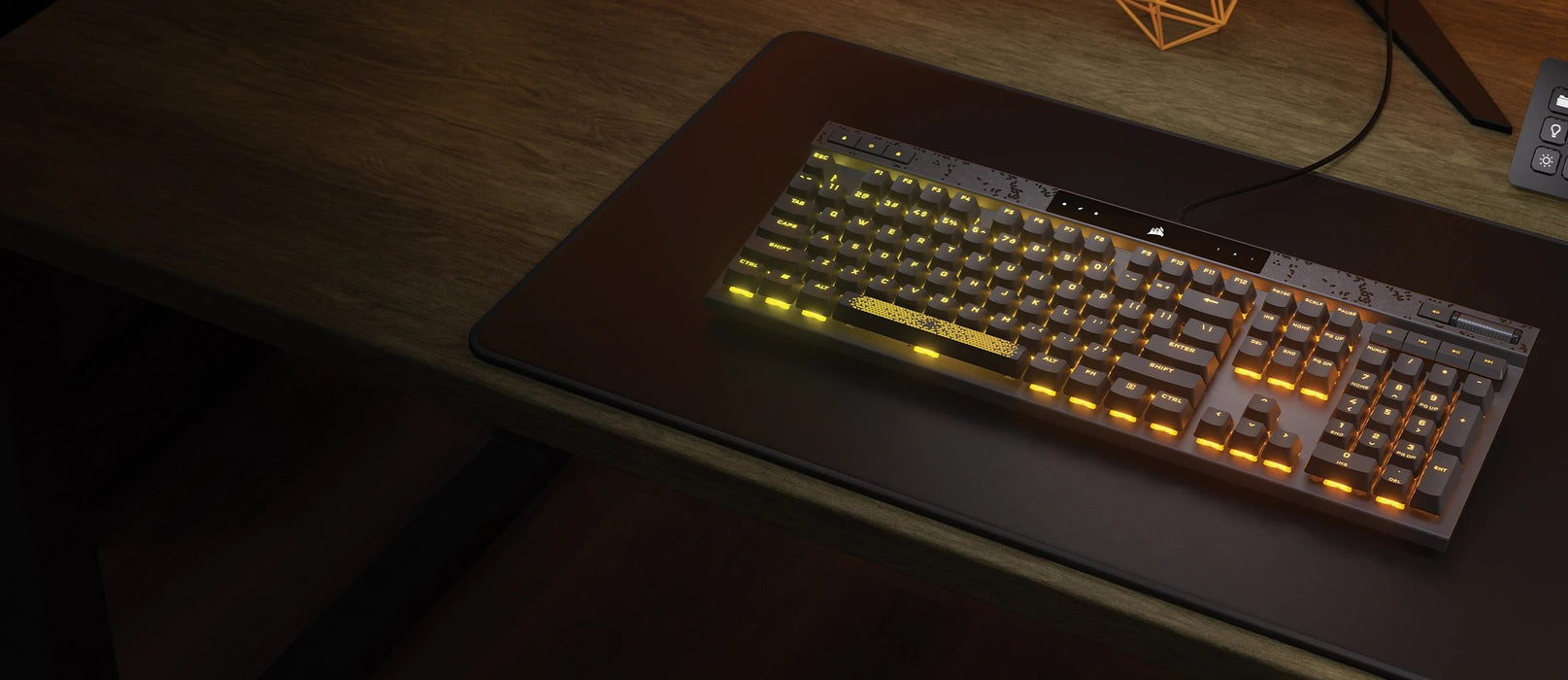 EAN 0840006660453 - Corsair K70 MAX teclado Juego USB Alemán Negro imagen 10