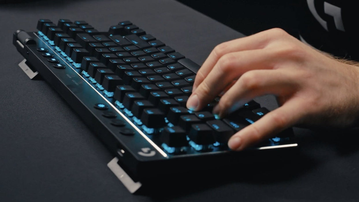 EAN 5099206113534 - Logitech G PRO X TKL teclado Juego RF Wireless + Bluetooth QWERTY Internacional de EE.UU. Magenta imagen 1