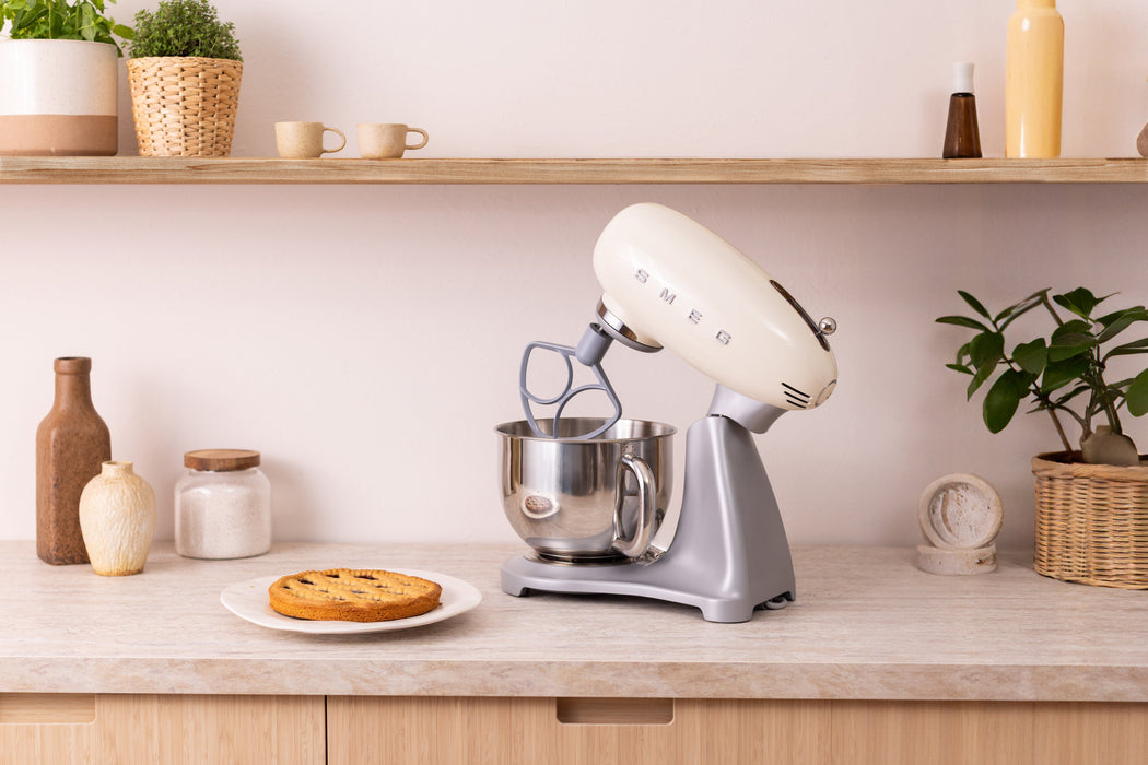 Máquina Multiusos Smeg Smf04creu, 4,8 L, 800 W, Color Crema.