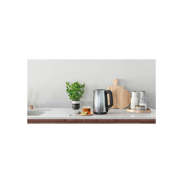 EAN 7332543758142 - Electrolux E3K1-3ST tetera eléctrica 1,7 L 2200 W Acero inoxidable imagen 5
