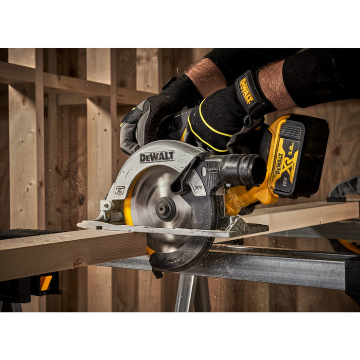 EAN 5035048739969 - DeWALT DCS565N-XJ sierra circular portátil 2400 W imagen 5
