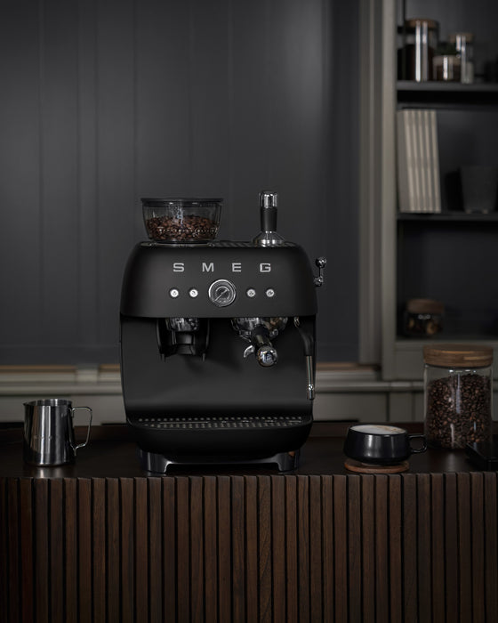 Smeg Kaffeemaschine Man. Mahlwerk Egf03blmeu, Thermoblock, Dampfdüse, 1l,...