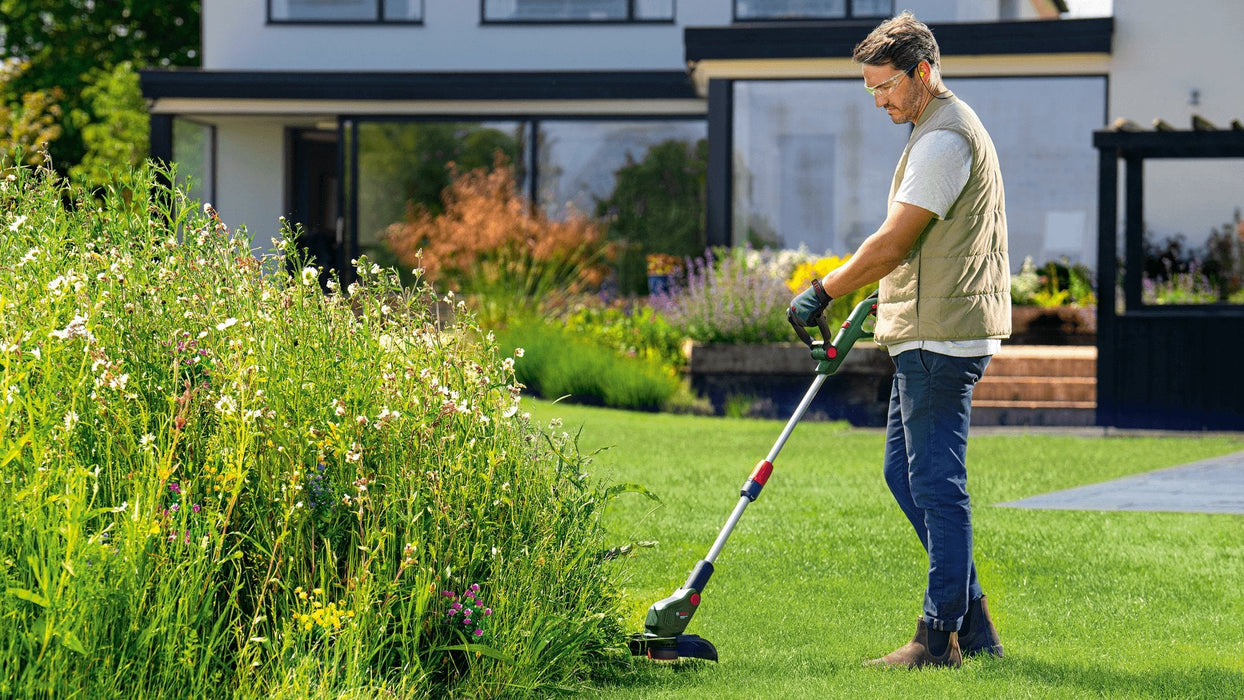 Desbrozadora Inalámbrica Bosch Powertools Universal Grasscut 18v-23-450 Solo, 18 Voltios (Verde/Negro, Sin Batería Ni Cargador, Power For All Alliance) 06008c1g01