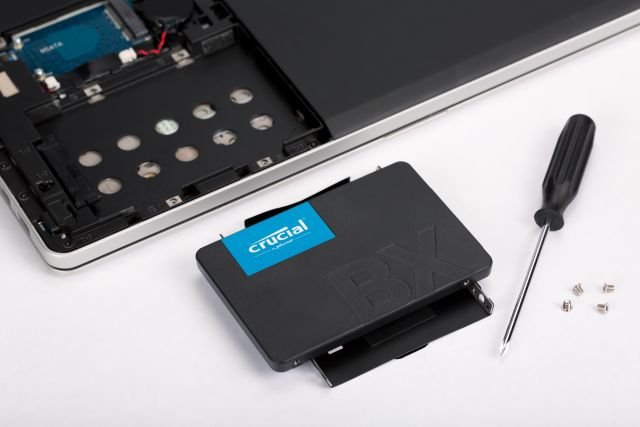 Disco Ssd Crucial 2,5" 1tb Bx500 Sataiii 3d 7mm  540 Mb/S, 6 Gbit/S - Tray