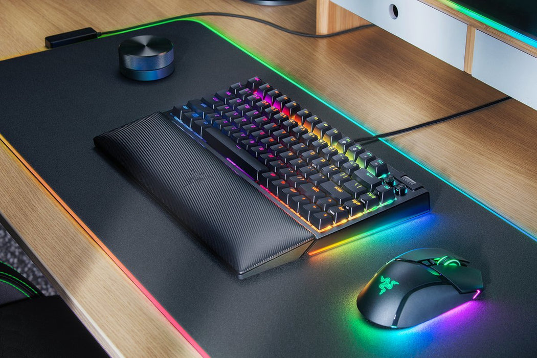 EAN 8886419349563 - Razer BlackWidow V4 teclado Juego USB QWERTY Inglés de EE. UU. Negro imagen 3