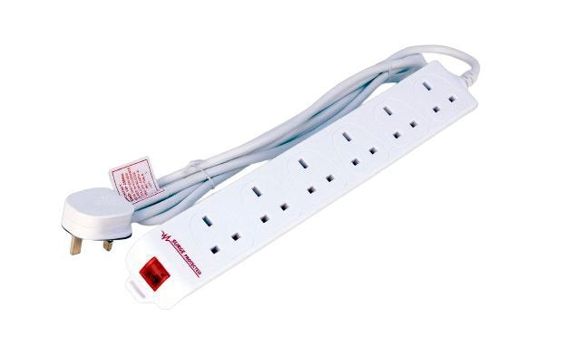 EAN 5715063413838 - Microconnect MC-UKSURGESTRIP6-2M base múltiple 6 salidas AC Interior Blanco imagen 1