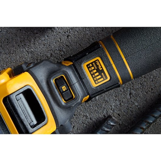 EAN 5035048791486 - DeWALT DCG409VST1-QW lijadora y enceradora de suelo imagen 5