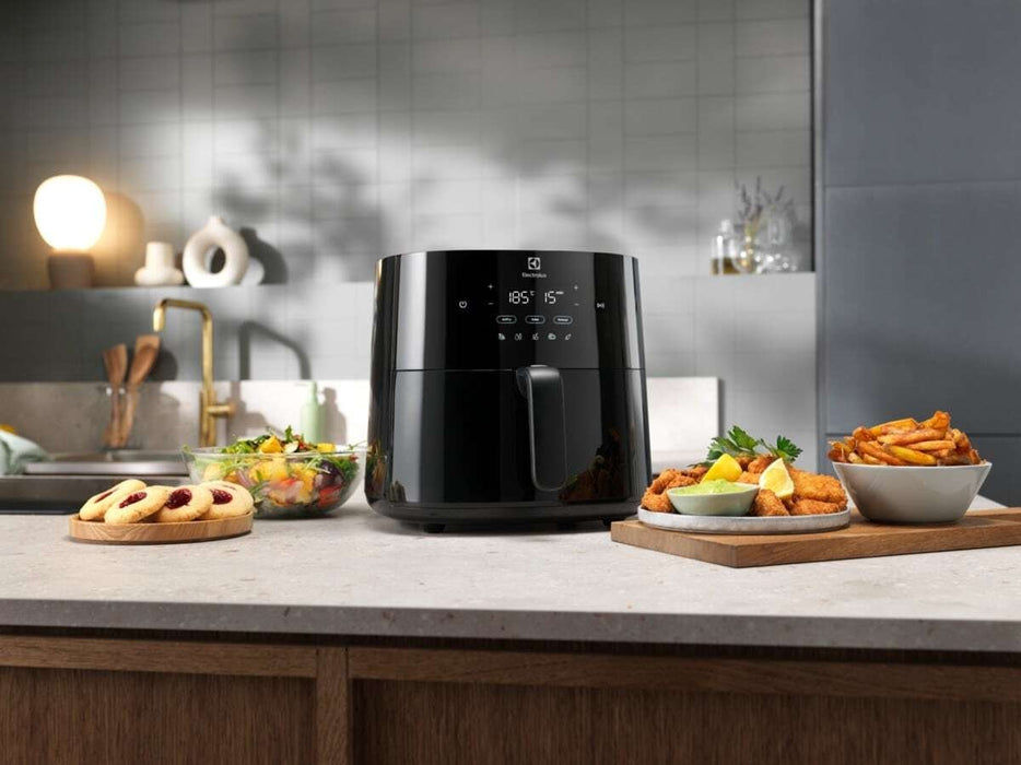 EAN 7333394032580 - Electrolux EAF5B Sencillo 5 L Independiente 1500 W Freidora de aire caliente Negro imagen 4