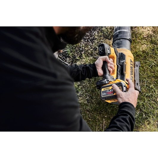 Soplador De Hoja Dewalt Dcmbl777n-Xj  54 V 258 Kmh
