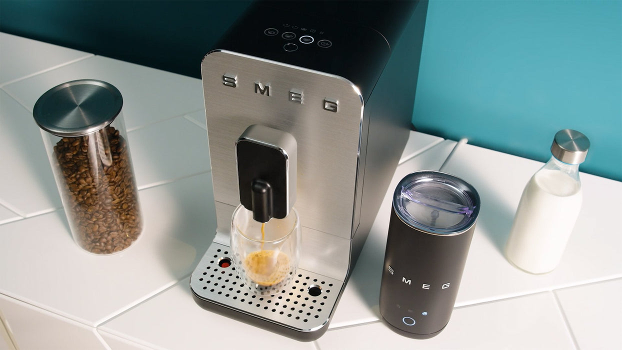 EAN 8017709334734 - Smeg BCC11BLMEU cafetera eléctrica Totalmente automática Máquina espresso 1,4 L imagen 17