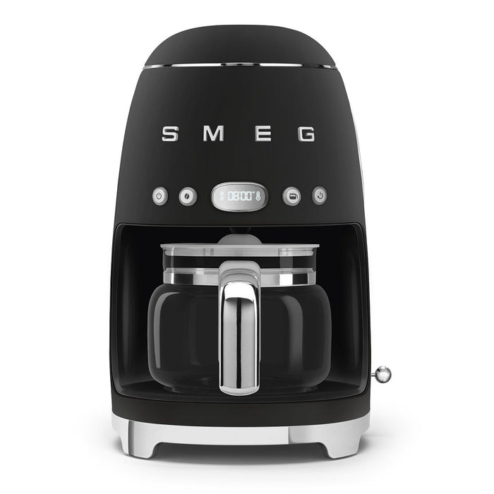 EAN 8017709329419 - Smeg DCF02BLMEU cafetera eléctrica Totalmente automática Cafetera de filtro 1,4 L imagen 1