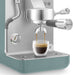 EAN 8017709346973 - Smeg EMC02EGMEU cafetera eléctrica Manual Máquina espresso 1,7 L imagen 16
