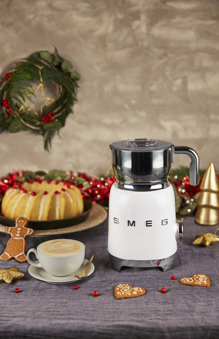 EAN 8017709316136 - Smeg MFF11WHEU espumador o calentador de leche Calentador/espumador de leche automático Blanco imagen 9