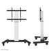 EAN 8717371446161 - Neomounts PLASMA-M2250SILVER mueble y soporte para dispositivo multimedia Plata Soporte de suelo fijo imagen 2