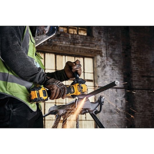 EAN 5035048791486 - DeWALT DCG409VST1-QW lijadora y enceradora de suelo imagen 3