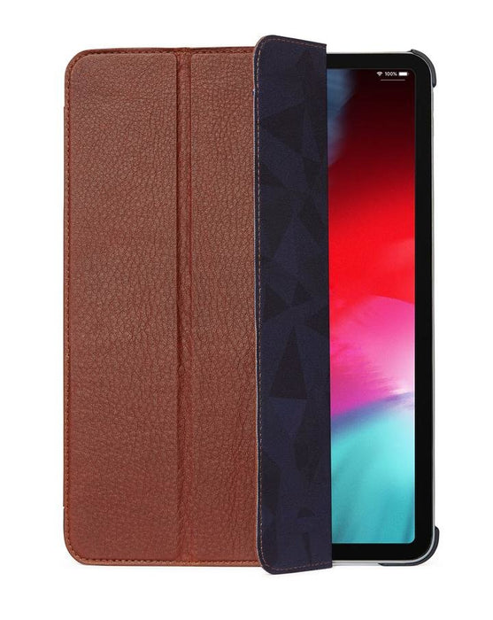 EAN 8719325642308 - Decoded D20IPAP11SC1CBN funda para tablet 27,9 cm (11") Folio Marrón imagen 2