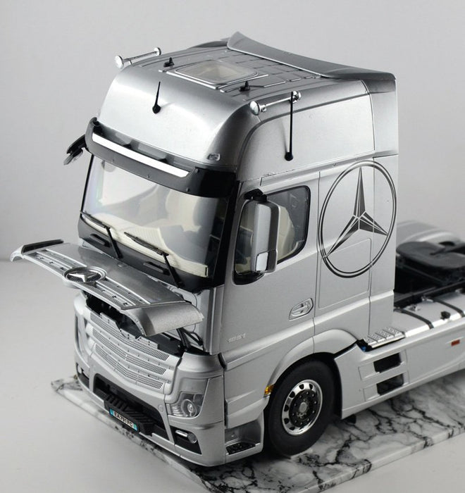 EAN 8001283039055 - Italeri Mercedes Benz Actros MP4 Gigaspace Modelo a escala de camión/tráiler Kit de montaje 1:24 imagen 7