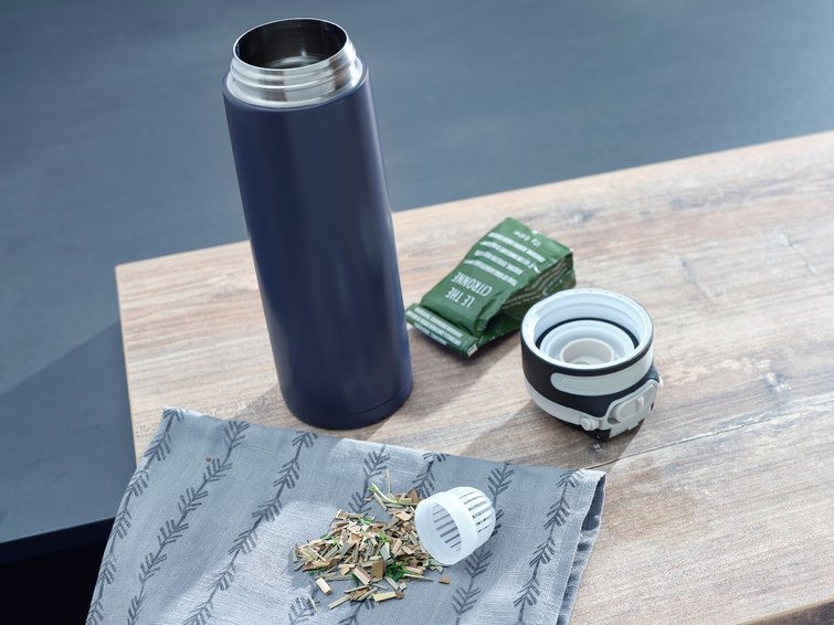 EAN 4006501032751 - Leifheit 03275 taza de viaje 600 ml Negro, Azul Acero inoxidable imagen 5