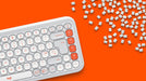 EAN 5099206127456 - Logitech 920-013069 teclado Universal Bluetooth QWERTY Español Blanco imagen 6