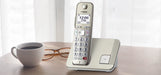 EAN 5025232915774 - Panasonic KX-TGE250 Teléfono DECT Identificador de llamadas Champán, Oro imagen 6