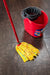EAN 4023103094192 - Vileda 4023103094192 accesorio para trapeador Cabezal de fregona Rojo, Amarillo imagen 2