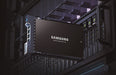 EAN 8806095333526 - Samsung MZ-QLB7T6B0 7,68 TB 2.5" PCI Express 3.0 NVMe V-NAND TLC imagen 3