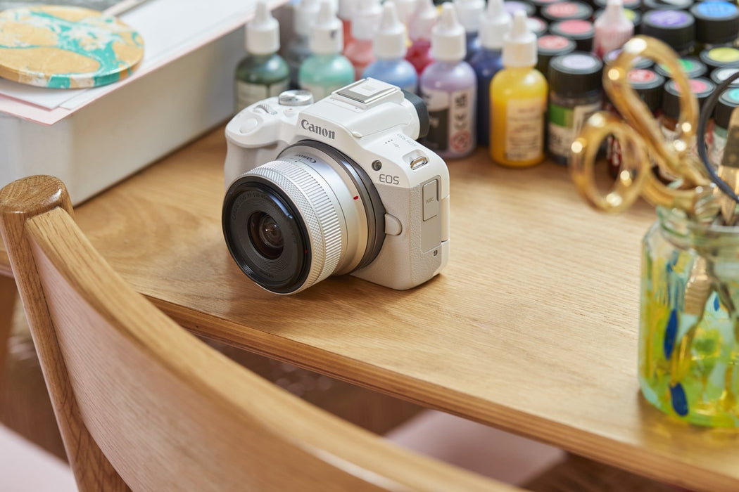 EAN 4549292205282 - Canon EOS R50, White + RF-S 18-45mm F4.5-6.3 IS STM Kit MILC 24,2 MP CMOS 6000 x 4000 Pixeles Blanco imagen 14