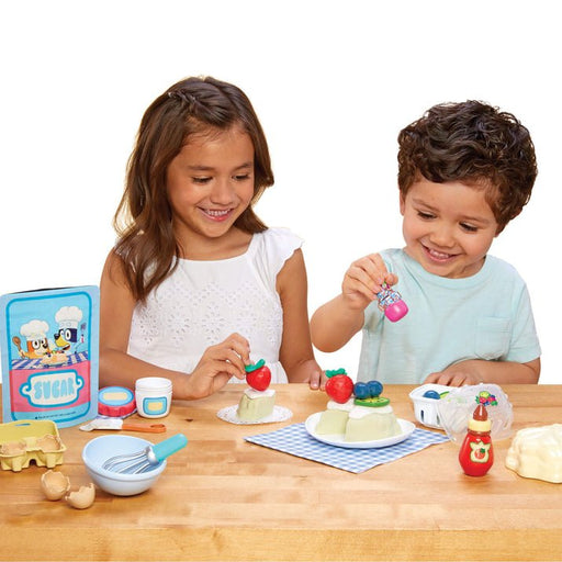 EAN 0050743643460 - Little Tikes Creative Chefs Bluey - Pavlova Kit imagen 2