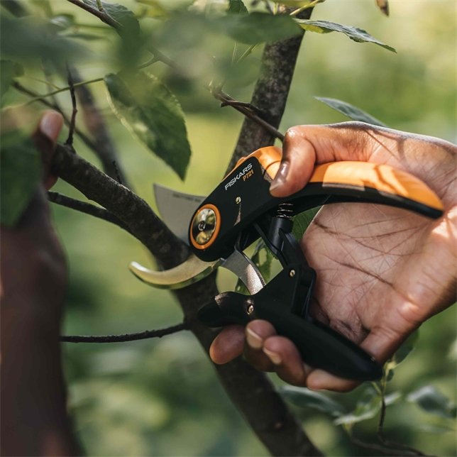 EAN 6411501111173 - Fiskars Plus PowerLever P721 tijeras de podar Evitar Negro, Naranja imagen 4
