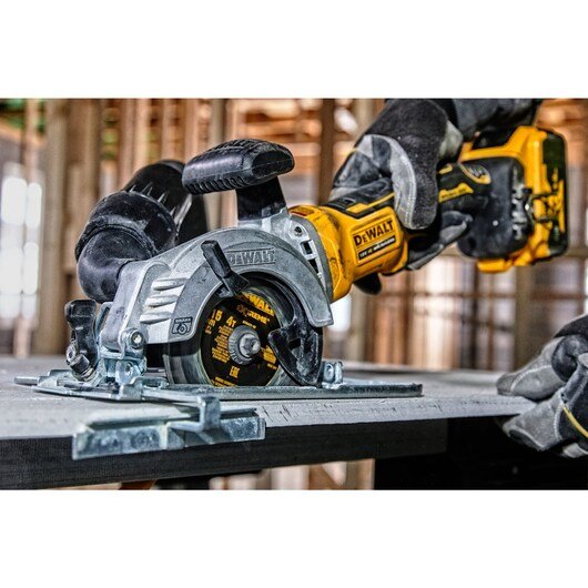 EAN 5035048791936 - DeWALT DCS691N-XJ sierra circular portátil 11,5 cm Negro, Amarillo 4500 RPM 800 W imagen 11