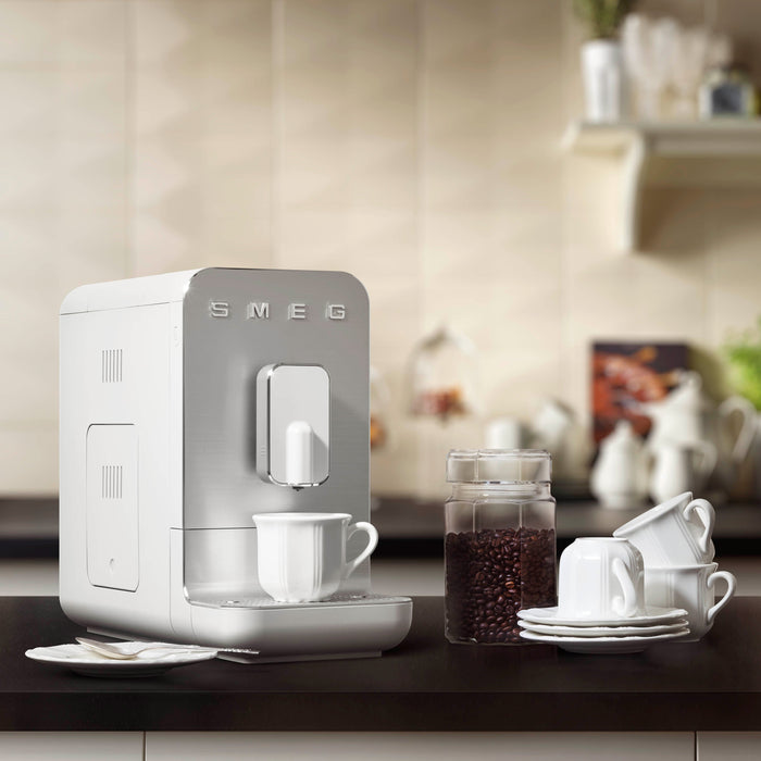 EAN 8017709334819 - Smeg BCC11WHMEU cafetera eléctrica Totalmente automática Máquina espresso 1,4 L imagen 30
