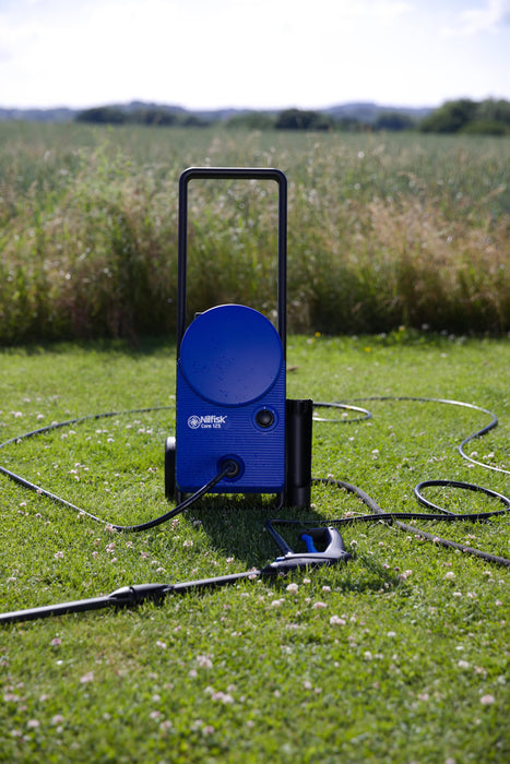 EAN 5715492223619 - Nilfisk Core 125-5 Limpiadora de alta presión o Hidrolimpiadora Vertical Eléctrico 438 l/h 1400 W Azul imagen 2