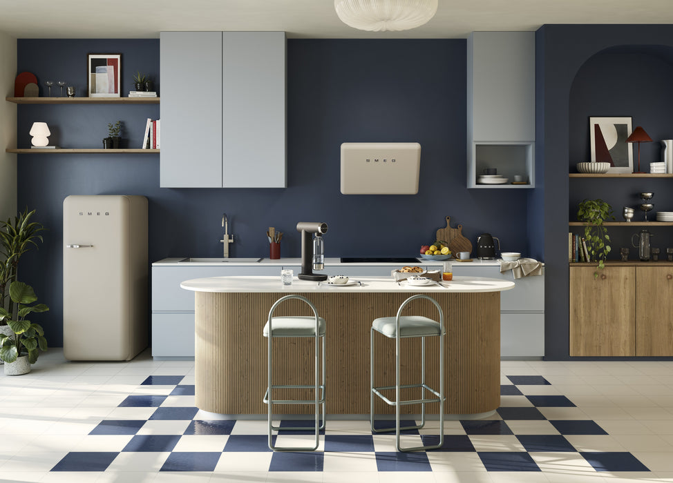 EAN 8017709290795 - Smeg KLF03BLMEU tetera eléctrica 1,7 L 2400 W Negro imagen 16