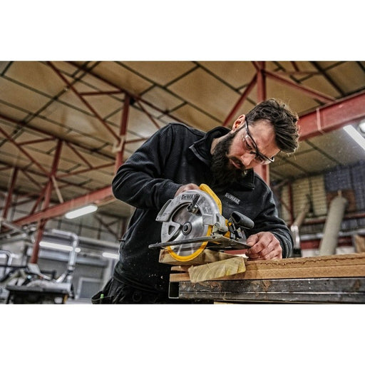 EAN 5035048392614 - DeWALT DWE560 sierra circular portátil 18,4 cm 5500 RPM 1350 W imagen 2