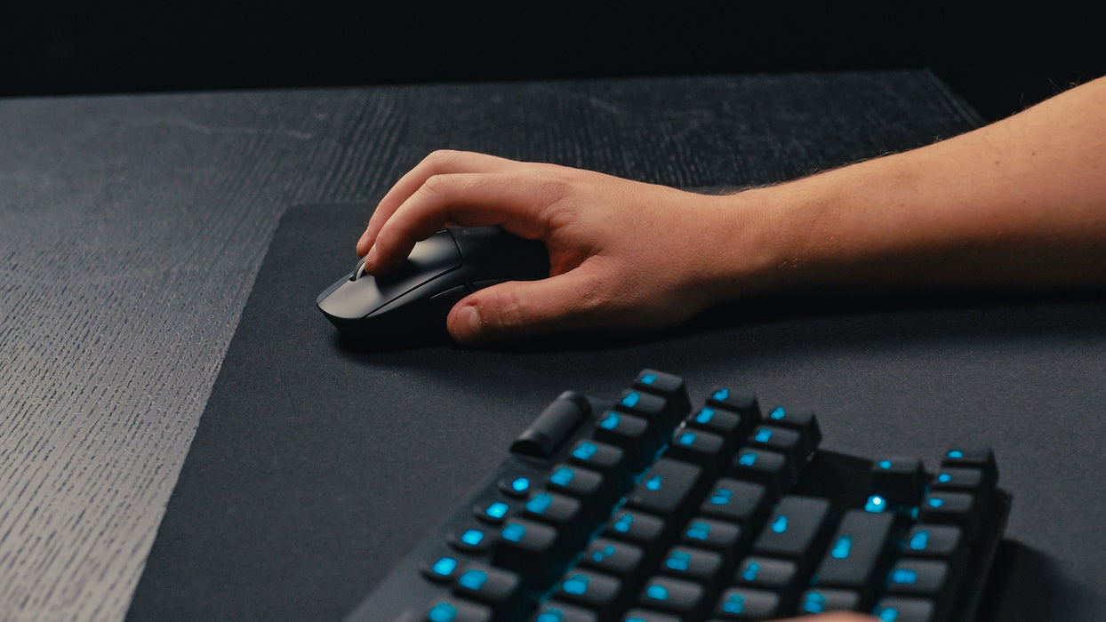 EAN 5099206113169 - Logitech G 910-006797 ratón Juego mano derecha RF inalámbrico Óptico 32000 DPI imagen 1