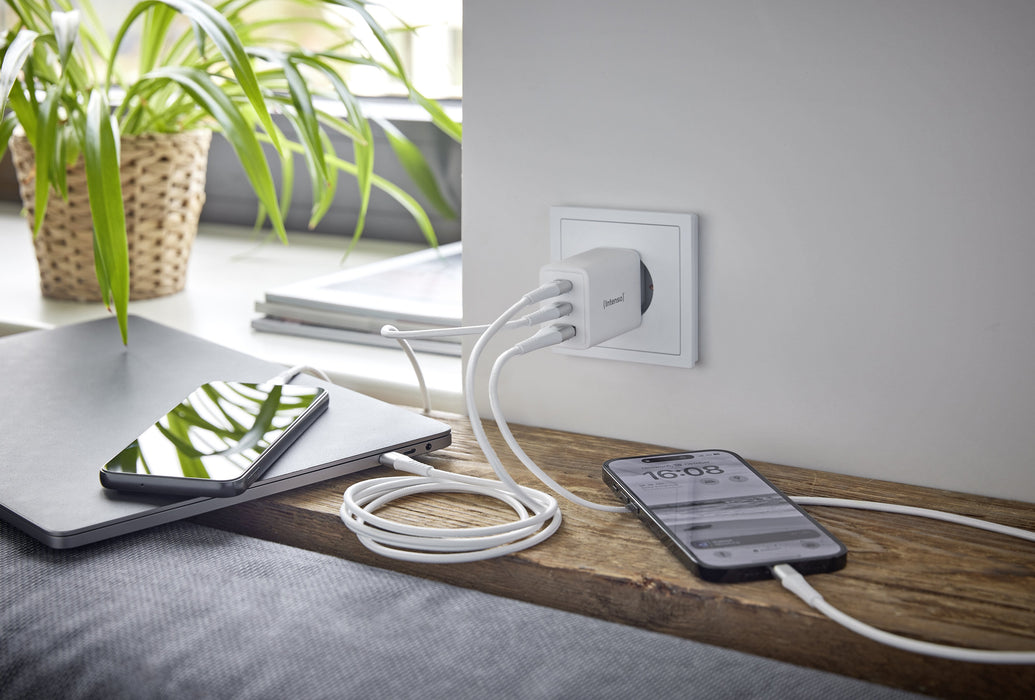 EAN 4034303033379 - Intenso POWER ADAPTER 1XUSB-A/2XUSB-C/7806512 Universal Blanco Corriente alterna Carga rápida Interior imagen 3