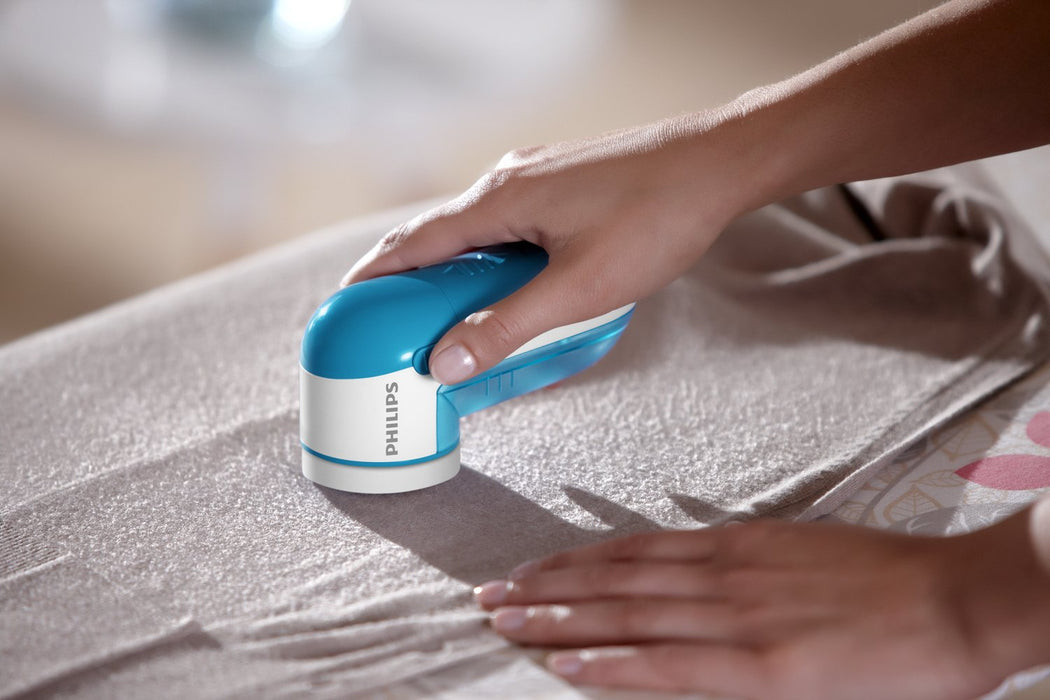 EAN 8710103658283 - Philips GC026/00 rasuradora de pelusa Azul, Blanco imagen 3
