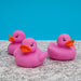 EAN 5060443984379 - Thumbs Up 1001800 juego, juguete y pegatina de baño Patito de goma para baño Rosa imagen 1