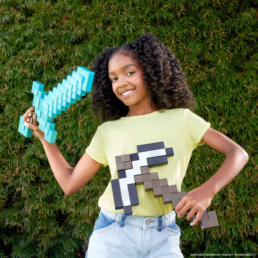 EAN 0194735365036 - Minecraft JLJ39 arma de juguete imagen 2