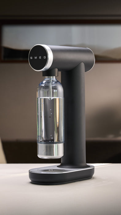 EAN 8017709347512 - Smeg SKC01BLM carbonatador Plástico Negro imagen 25
