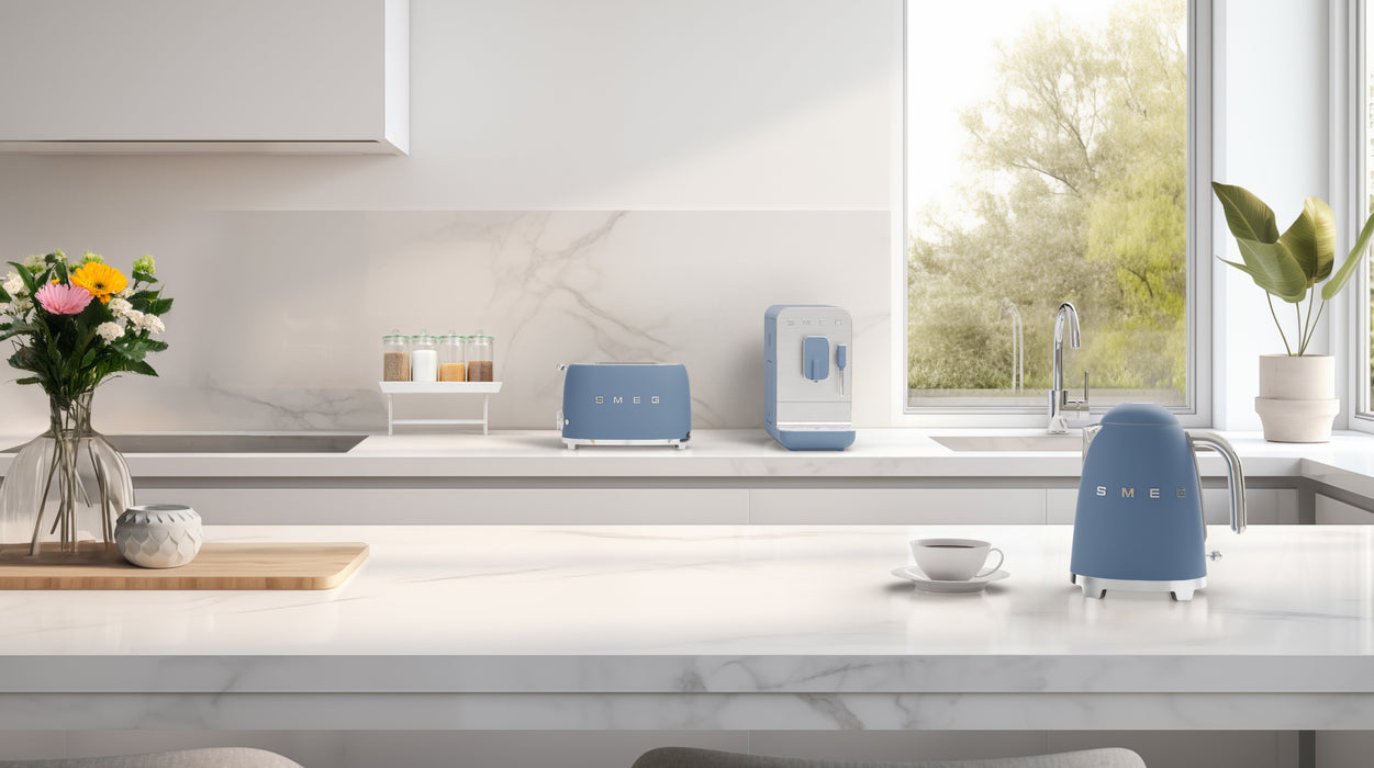 EAN 8017709343736 - Smeg KLF03SBMEU tetera eléctrica 1,7 L 2400 W Azul imagen 13