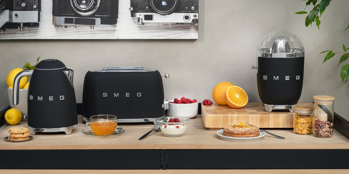 EAN 8017709290795 - Smeg KLF03BLMEU tetera eléctrica 1,7 L 2400 W Negro imagen 13