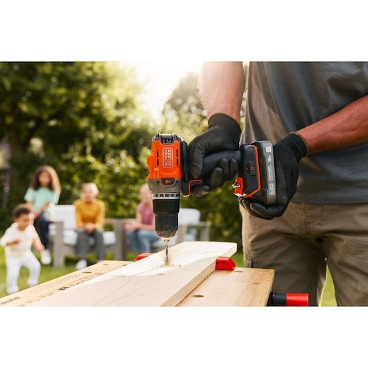 EAN 5035048833513 - Black & Decker BCD383D2XK-QW taladro Naranja imagen 3