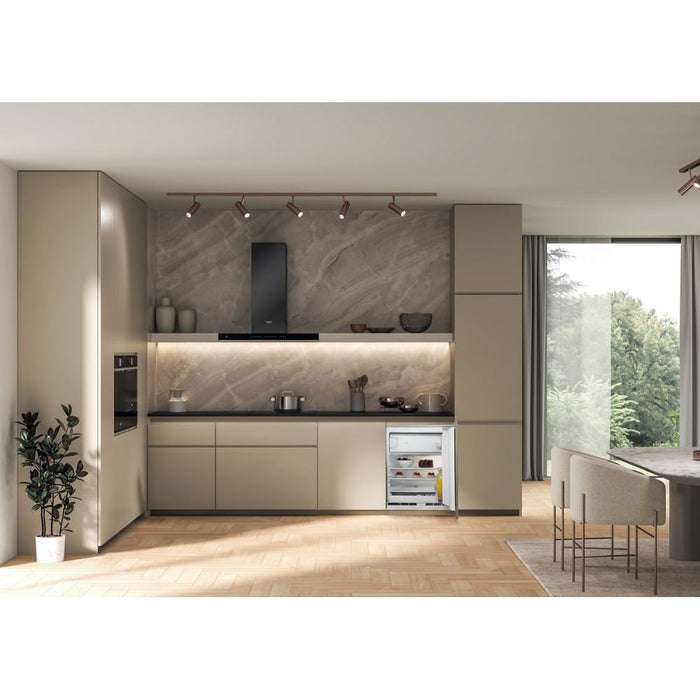 EAN 8003437054693 - Whirlpool WBUF011 nevera combi Bajo encimera 126 L imagen 2