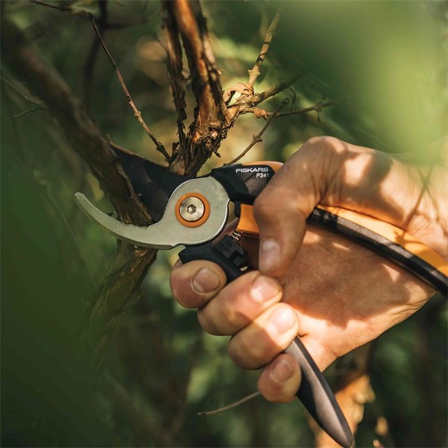 EAN 6411501111111 - Fiskars Solid L P341 tijeras de podar Evitar Negro, Naranja imagen 2