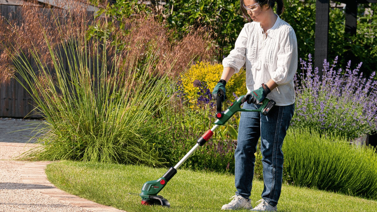 Desbrozadora Inalámbrica Bosch Powertools Universal Grasscut 18v-23-450 Solo, 18 Voltios (Verde/Negro, Sin Batería Ni Cargador, Power For All Alliance) 06008c1g01