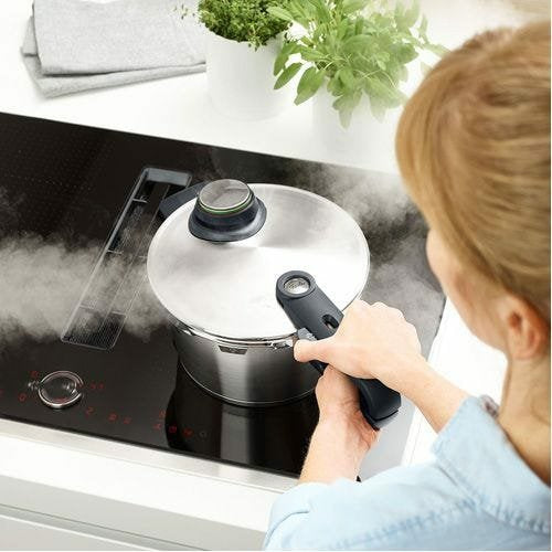 EAN 4009209379791 - Fissler Vitaquick Premium 8 L Acero inoxidable imagen 2