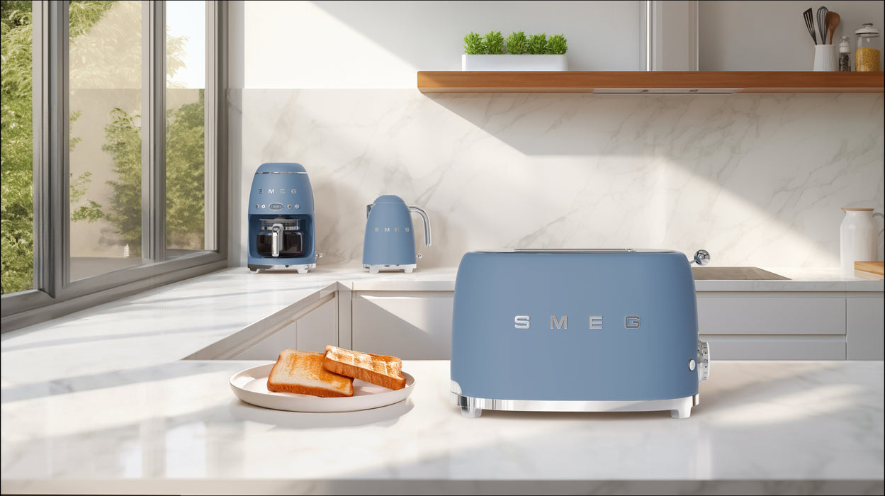 EAN 8017709343736 - Smeg KLF03SBMEU tetera eléctrica 1,7 L 2400 W Azul imagen 21