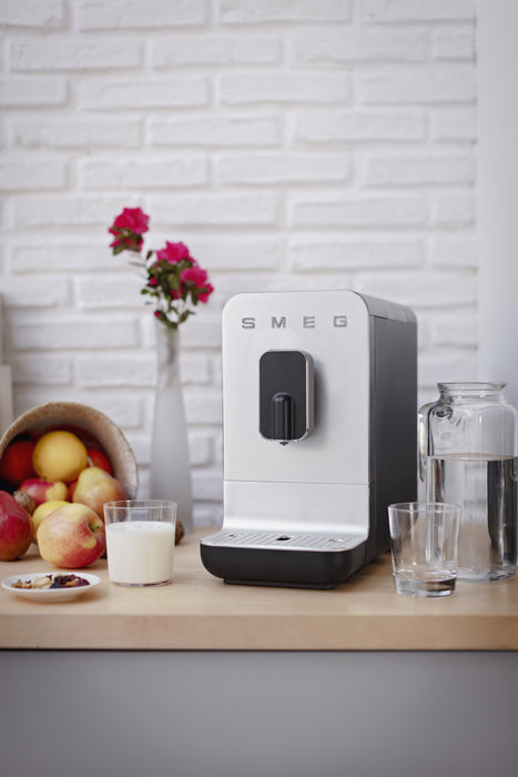 EAN 8017709334734 - Smeg BCC11BLMEU cafetera eléctrica Totalmente automática Máquina espresso 1,4 L imagen 19