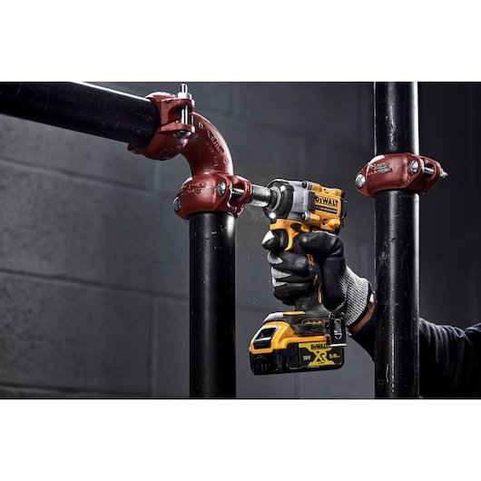 EAN 5035048743683 - DeWALT DCF921NT-XJ atornilladora de impacto con batería 1/2" 600 Nm Negro, Amarillo 18 V imagen 5